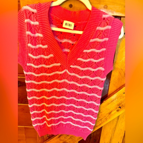 BIBI NWOT  Pink and White Women's Sweater Vest - Picture 1 of 4